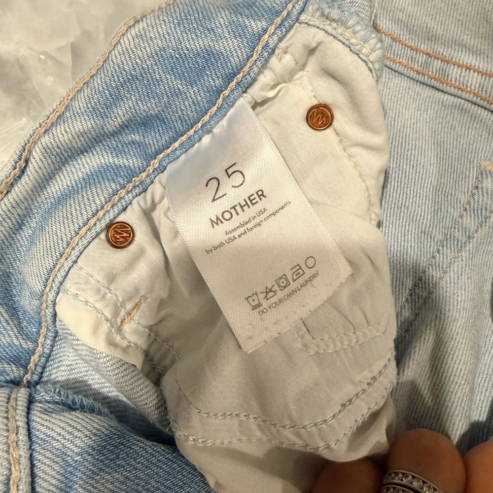 MOTHER The Insider Crop Step Fray Jeans — Faded Blue